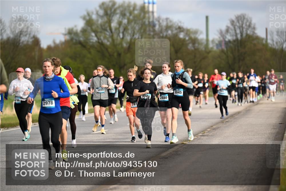12.04.2026 - 45. Internationalen Wilhelmsburger Insellauf Dr. Thomas Lammeyer http://msf.ph/oto/9435130 12.04.2026 09:23:33 Laufen 155, 2978, 3223, 3045, 3044, 2880, 287 meine-sportfotos.de