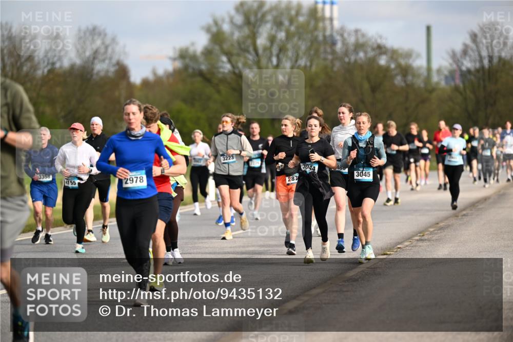 12.04.2026 - 45. Internationalen Wilhelmsburger Insellauf Dr. Thomas Lammeyer http://msf.ph/oto/9435132 12.04.2026 09:23:33 Laufen 3358, 4155, 2978, 3223, 287, 3044, 880, 3045 meine-sportfotos.de