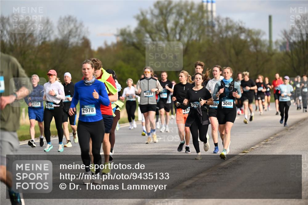 12.04.2026 - 45. Internationalen Wilhelmsburger Insellauf Dr. Thomas Lammeyer http://msf.ph/oto/9435133 12.04.2026 09:23:33 Laufen 3358, 155, 2978, 3223, 3044, 880, 3045, 287 meine-sportfotos.de