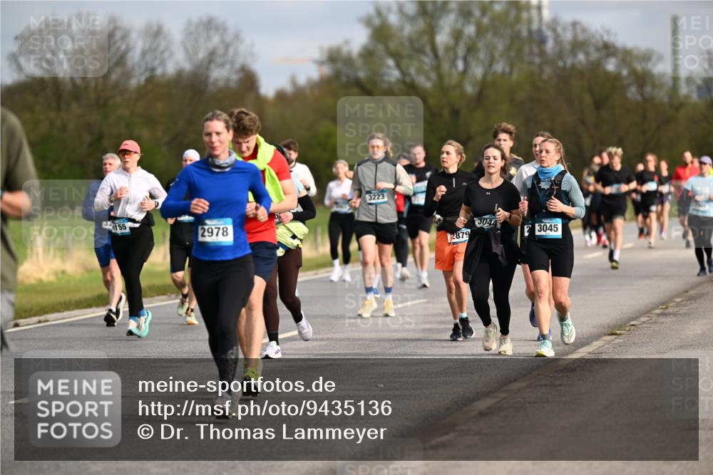 12.04.2026 - 45. Internationalen Wilhelmsburger Insellauf Dr. Thomas Lammeyer http://msf.ph/oto/9435136 12.04.2026 09:23:34 Laufen 155, 2978, 3223, 2879, 3044, 23045 meine-sportfotos.de