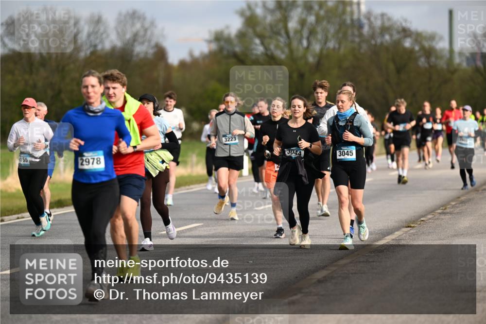 12.04.2026 - 45. Internationalen Wilhelmsburger Insellauf Dr. Thomas Lammeyer http://msf.ph/oto/9435139 12.04.2026 09:23:34 Laufen 3223, 3044, 155, 2978, 3045 meine-sportfotos.de