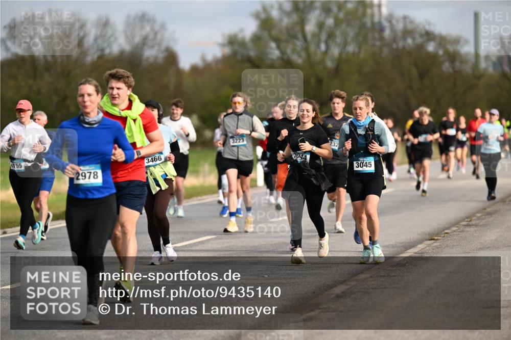 12.04.2026 - 45. Internationalen Wilhelmsburger Insellauf Dr. Thomas Lammeyer http://msf.ph/oto/9435140 12.04.2026 09:23:34 Laufen 155, 3223, 3466, 3044, 2978, 232, 3045 meine-sportfotos.de