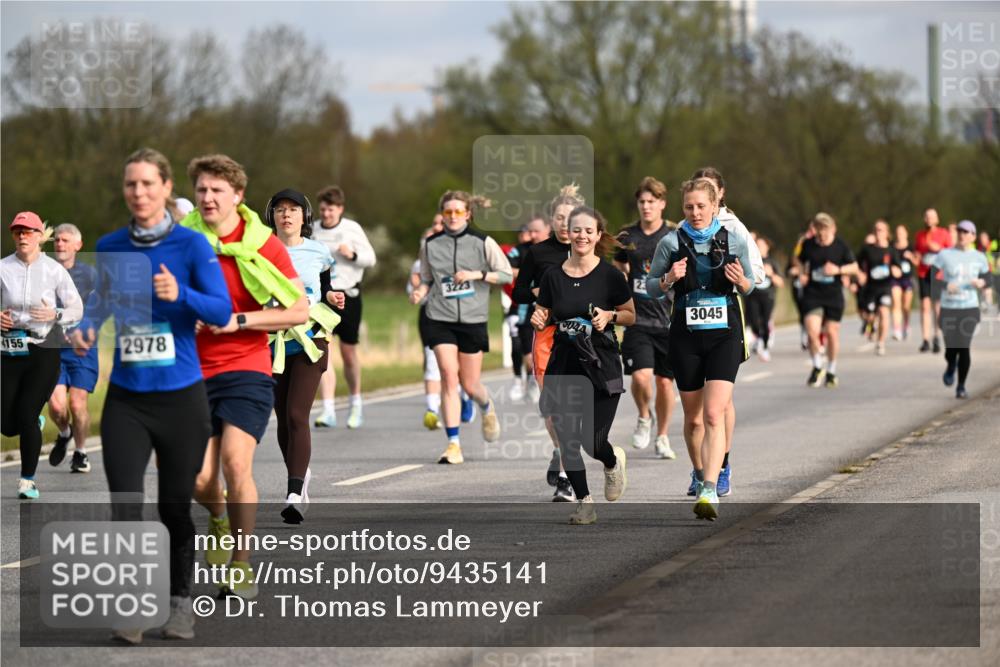 12.04.2026 - 45. Internationalen Wilhelmsburger Insellauf Dr. Thomas Lammeyer http://msf.ph/oto/9435141 12.04.2026 09:23:34 Laufen 155, 2978, 3223, 3045 meine-sportfotos.de