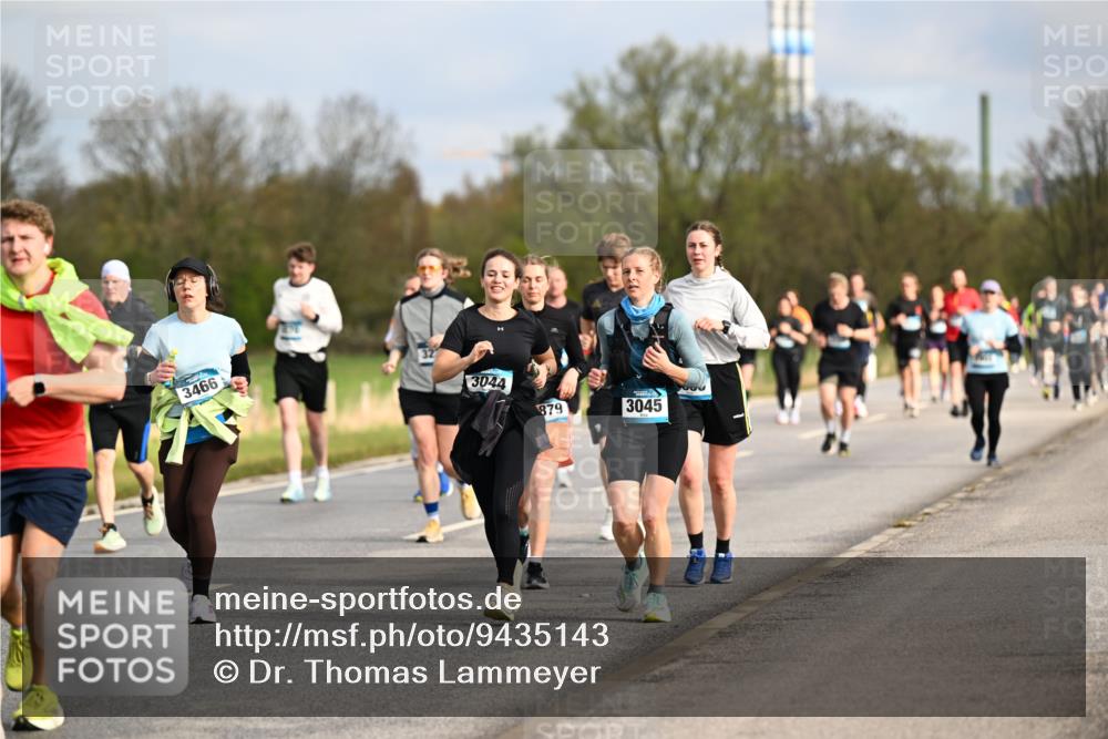 12.04.2026 - 45. Internationalen Wilhelmsburger Insellauf Dr. Thomas Lammeyer http://msf.ph/oto/9435143 12.04.2026 09:23:36 Laufen 3466, 3044, 879, 3045 meine-sportfotos.de