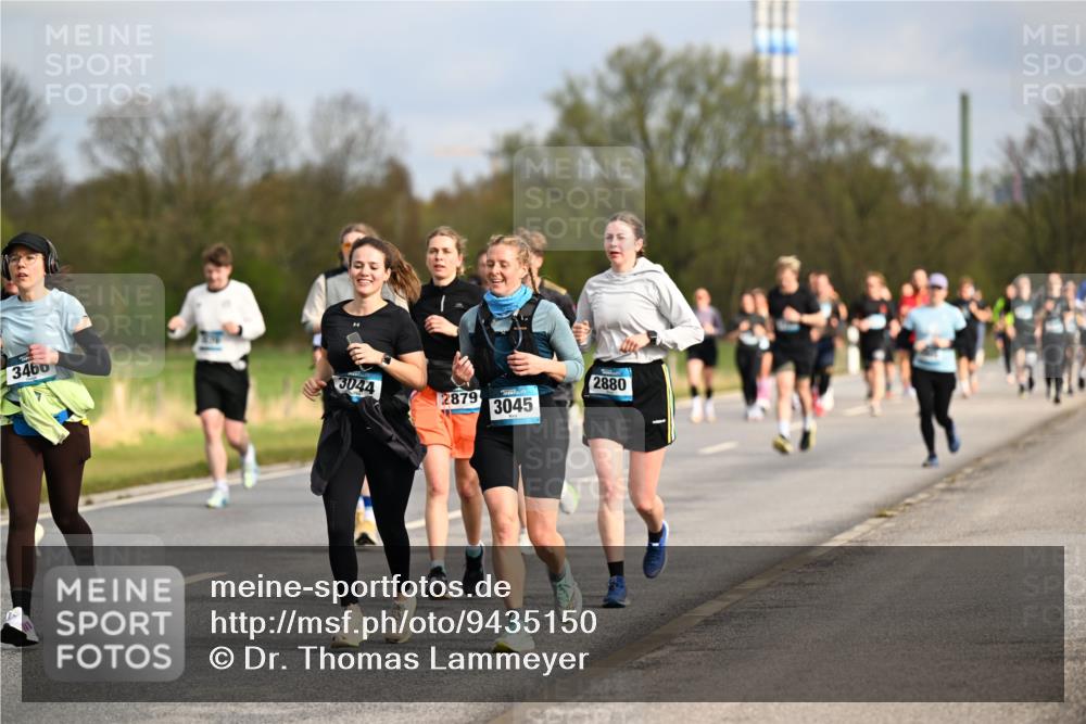 12.04.2026 - 45. Internationalen Wilhelmsburger Insellauf Dr. Thomas Lammeyer http://msf.ph/oto/9435150 12.04.2026 09:23:37 Laufen 3460, 3044, 2880, 2879, 3045 meine-sportfotos.de