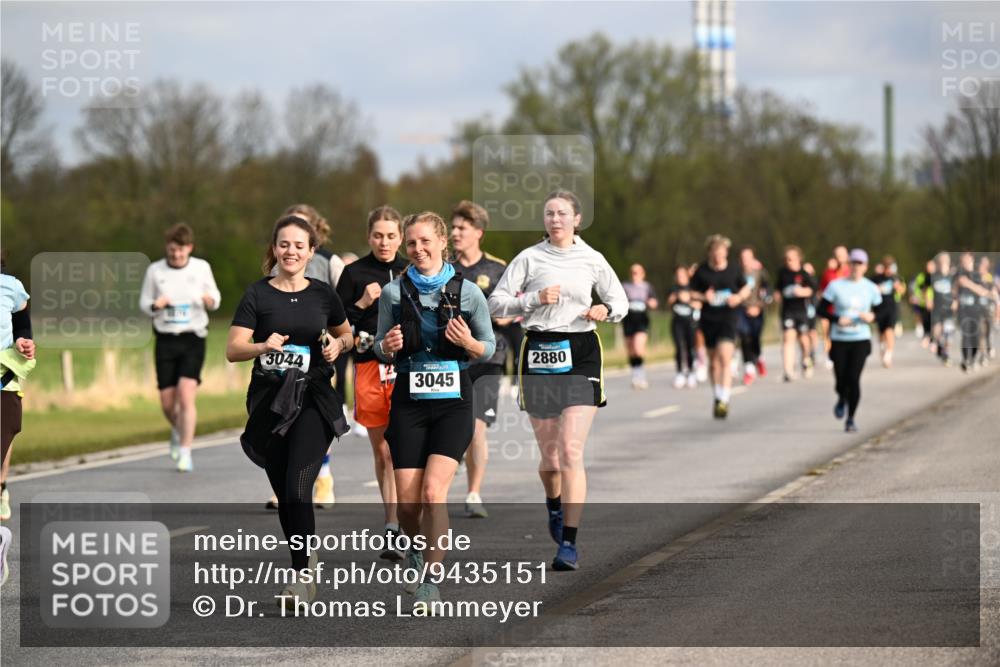 12.04.2026 - 45. Internationalen Wilhelmsburger Insellauf Dr. Thomas Lammeyer http://msf.ph/oto/9435151 12.04.2026 09:23:37 Laufen 2880, 3044, 3045 meine-sportfotos.de