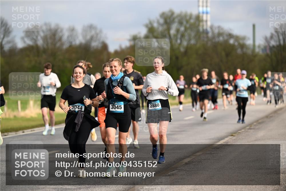 12.04.2026 - 45. Internationalen Wilhelmsburger Insellauf Dr. Thomas Lammeyer http://msf.ph/oto/9435152 12.04.2026 09:23:37 Laufen 3044, 3045, 2880 meine-sportfotos.de