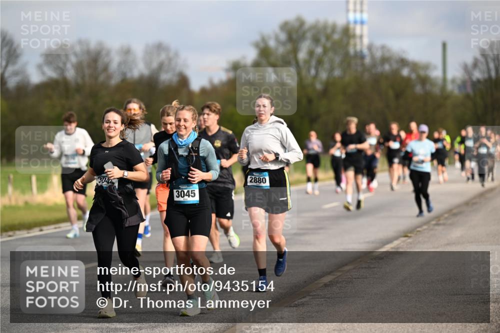 12.04.2026 - 45. Internationalen Wilhelmsburger Insellauf Dr. Thomas Lammeyer http://msf.ph/oto/9435154 12.04.2026 09:23:38 Laufen 304, 3045, 2880 meine-sportfotos.de