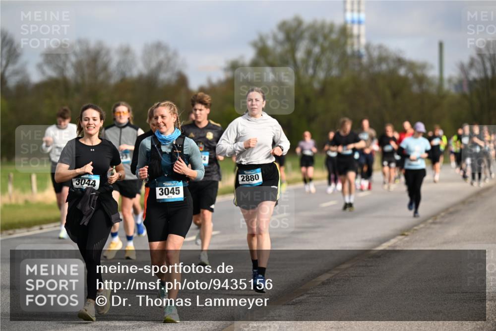 12.04.2026 - 45. Internationalen Wilhelmsburger Insellauf Dr. Thomas Lammeyer http://msf.ph/oto/9435156 12.04.2026 09:23:38 Laufen 3044, 3045, 2880 meine-sportfotos.de