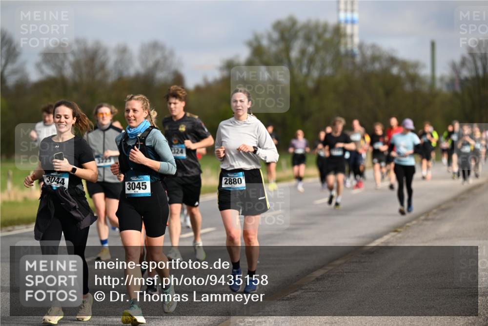 12.04.2026 - 45. Internationalen Wilhelmsburger Insellauf Dr. Thomas Lammeyer http://msf.ph/oto/9435158 12.04.2026 09:23:38 Laufen 3044, 3045, 324, 2880 meine-sportfotos.de