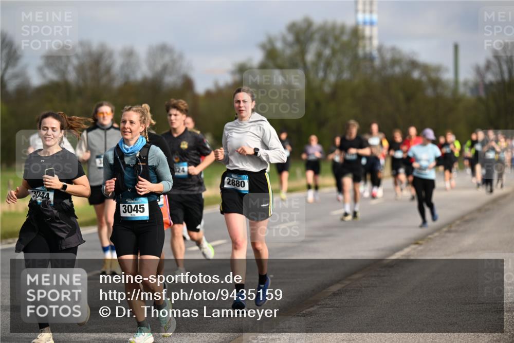 12.04.2026 - 45. Internationalen Wilhelmsburger Insellauf Dr. Thomas Lammeyer http://msf.ph/oto/9435159 12.04.2026 09:23:38 Laufen 3044, 3045, 124, 2880 meine-sportfotos.de