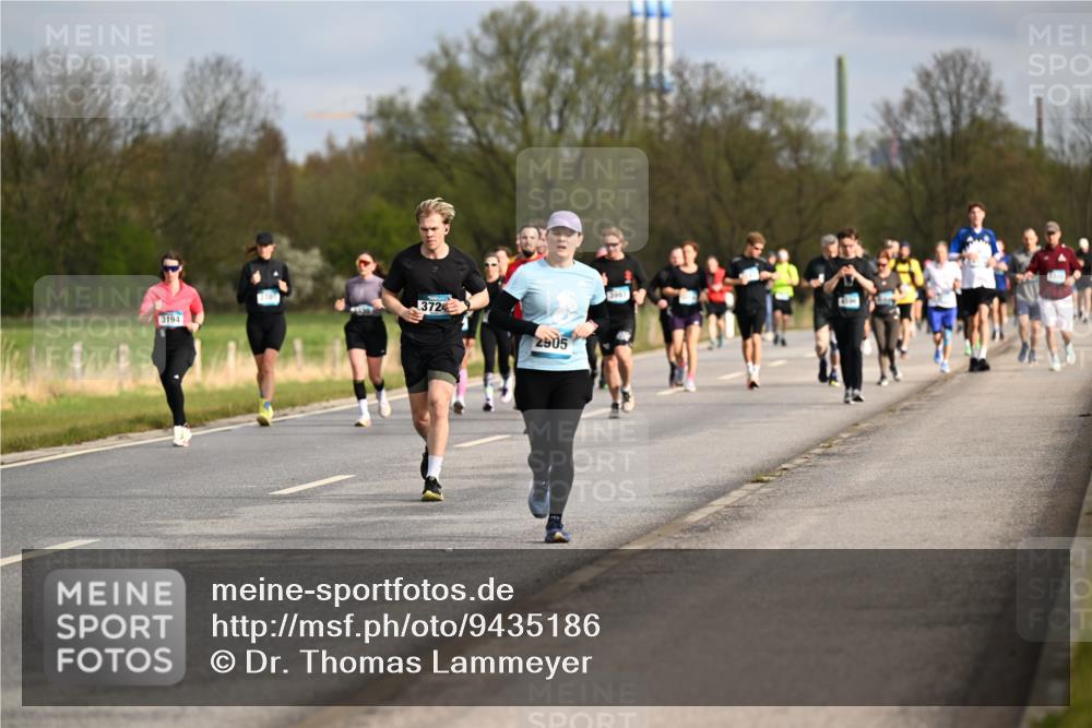 12.04.2026 - 45. Internationalen Wilhelmsburger Insellauf Dr. Thomas Lammeyer http://msf.ph/oto/9435186 12.04.2026 09:23:43 Laufen 372, 3194, 2905 meine-sportfotos.de