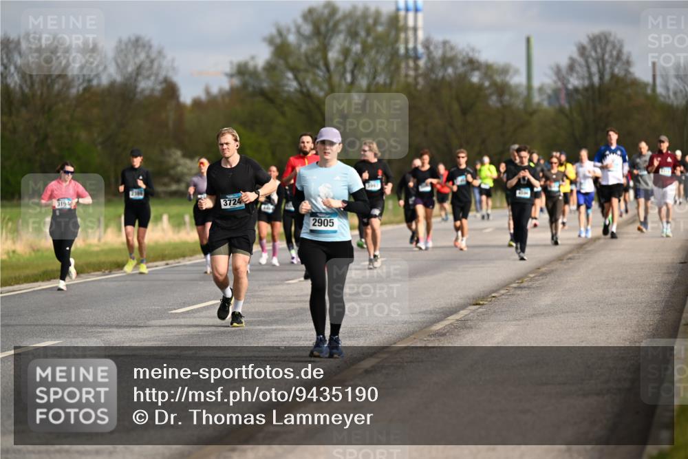 12.04.2026 - 45. Internationalen Wilhelmsburger Insellauf Dr. Thomas Lammeyer http://msf.ph/oto/9435190 12.04.2026 09:23:44 Laufen 3194, 3724, 2905, 3057 meine-sportfotos.de
