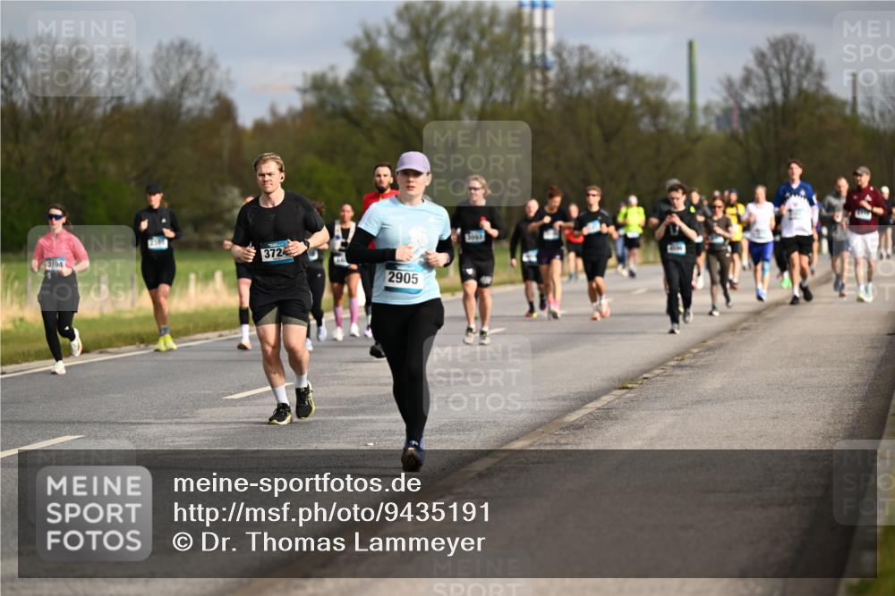 12.04.2026 - 45. Internationalen Wilhelmsburger Insellauf Dr. Thomas Lammeyer http://msf.ph/oto/9435191 12.04.2026 09:23:45 Laufen 3194, 372, 2905 meine-sportfotos.de