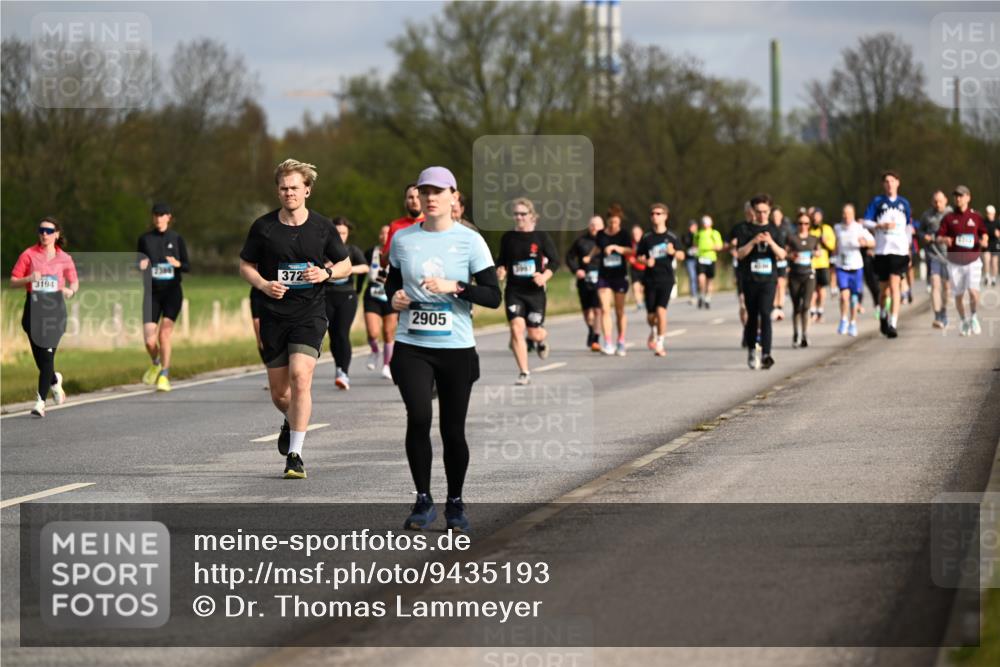 12.04.2026 - 45. Internationalen Wilhelmsburger Insellauf Dr. Thomas Lammeyer http://msf.ph/oto/9435193 12.04.2026 09:23:45 Laufen 3194, 372, 2905 meine-sportfotos.de