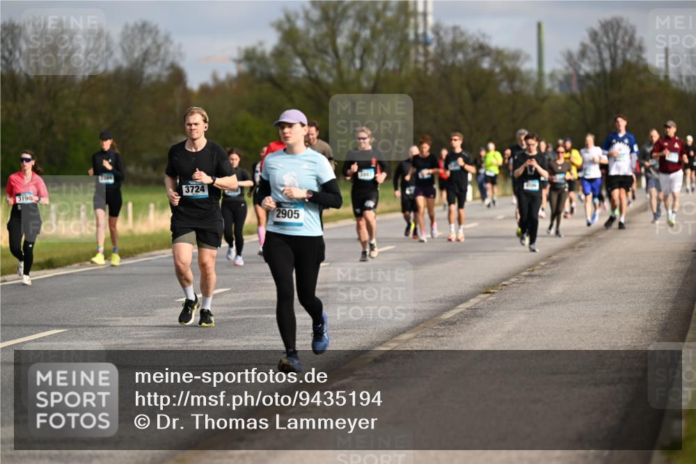 12.04.2026 - 45. Internationalen Wilhelmsburger Insellauf Dr. Thomas Lammeyer http://msf.ph/oto/9435194 12.04.2026 09:23:45 Laufen 319, 3724, 2905 meine-sportfotos.de