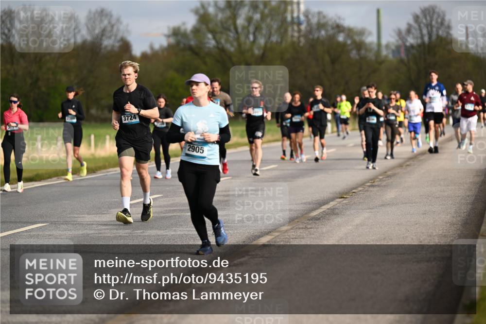 12.04.2026 - 45. Internationalen Wilhelmsburger Insellauf Dr. Thomas Lammeyer http://msf.ph/oto/9435195 12.04.2026 09:23:45 Laufen 319, 3724, 2905 meine-sportfotos.de