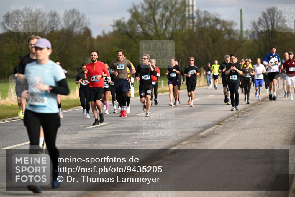 12.04.2026 - 45. Internationalen Wilhelmsburger Insellauf Dr. Thomas Lammeyer http://msf.ph/oto/9435205 12.04.2026 09:23:47 Laufen 2905, 35, 244, 464, 2818, 3997, 4596, 5319 meine-sportfotos.de