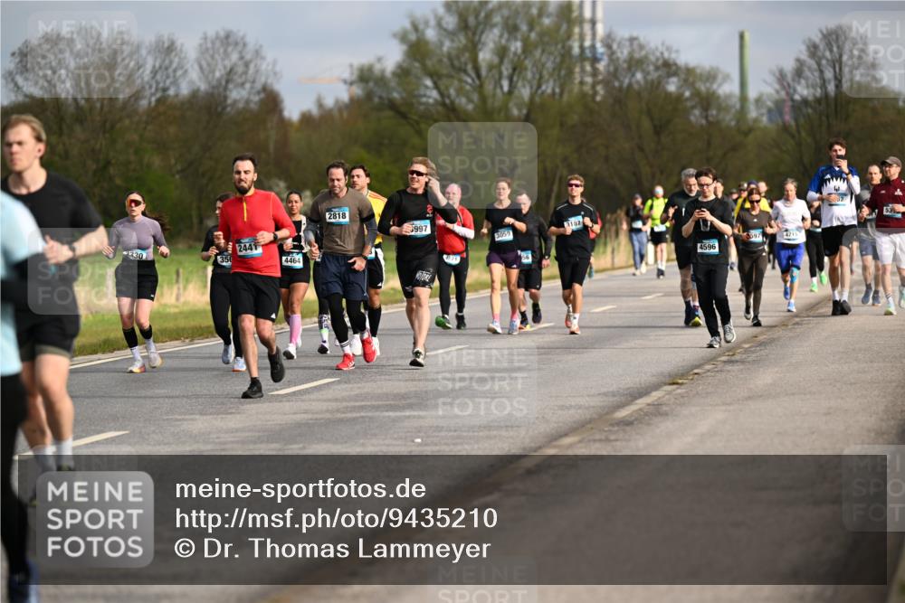 12.04.2026 - 45. Internationalen Wilhelmsburger Insellauf Dr. Thomas Lammeyer http://msf.ph/oto/9435210 12.04.2026 09:23:48 Laufen 230, 350, 244, 4464, 2818, 997, 3059, 56, 3187, 597, 4215, 4596, 2, 53 meine-sportfotos.de
