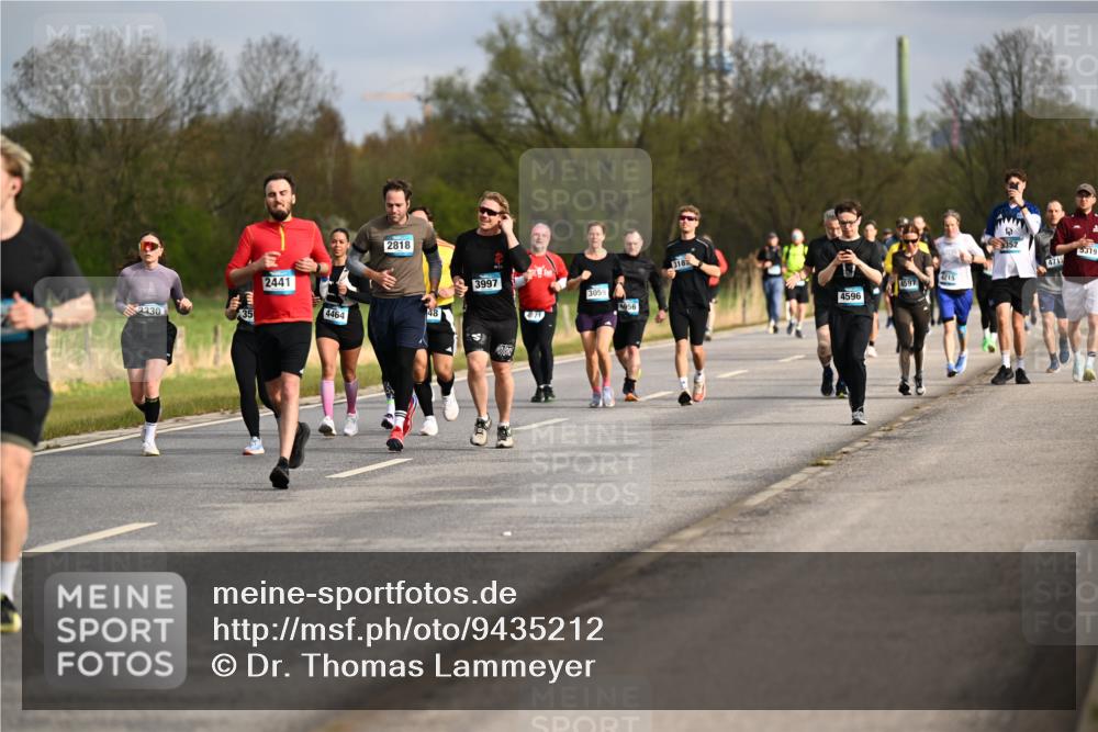12.04.2026 - 45. Internationalen Wilhelmsburger Insellauf Dr. Thomas Lammeyer http://msf.ph/oto/9435212 12.04.2026 09:23:48 Laufen 35, 2441, 4464, 2818, 48, 3997, 4971, 3059, 4956, 318, 2215, 4597, 4596, 352, 471, 5319 meine-sportfotos.de