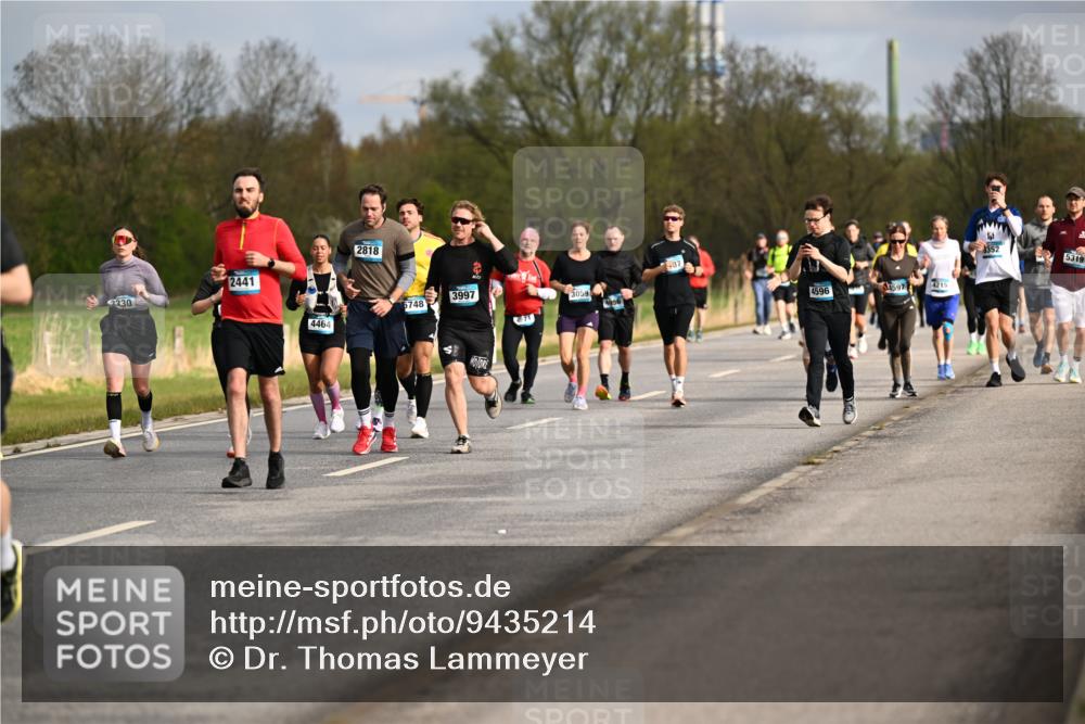 12.04.2026 - 45. Internationalen Wilhelmsburger Insellauf Dr. Thomas Lammeyer http://msf.ph/oto/9435214 12.04.2026 09:23:48 Laufen 230, 2441, 4464, 2818, 5748, 37, 3997, 3059, 4596, 1597, 4215, 352, 5319 meine-sportfotos.de