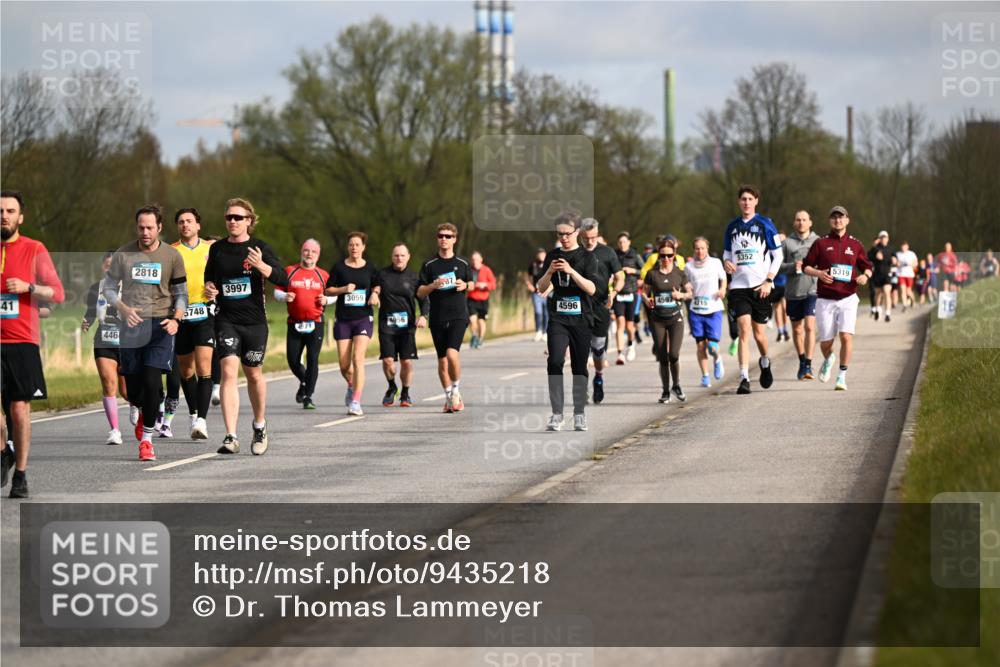 12.04.2026 - 45. Internationalen Wilhelmsburger Insellauf Dr. Thomas Lammeyer http://msf.ph/oto/9435218 12.04.2026 09:23:49 Laufen 2818, 41, 446, 5748, 3997, 3059, 4596, 4597215, 5352, 5319, 16 meine-sportfotos.de
