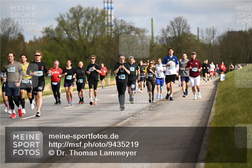 12.04.2026 - 45. Internationalen Wilhelmsburger Insellauf Dr. Thomas Lammeyer http://msf.ph/oto/9435219 12.04.2026 09:23:49 Laufen 2818, 5748, 997, 4971, 3059, 4956, 318, 4596, 1595, 4597, 4215, 5352, 47, 5319 meine-sportfotos.de