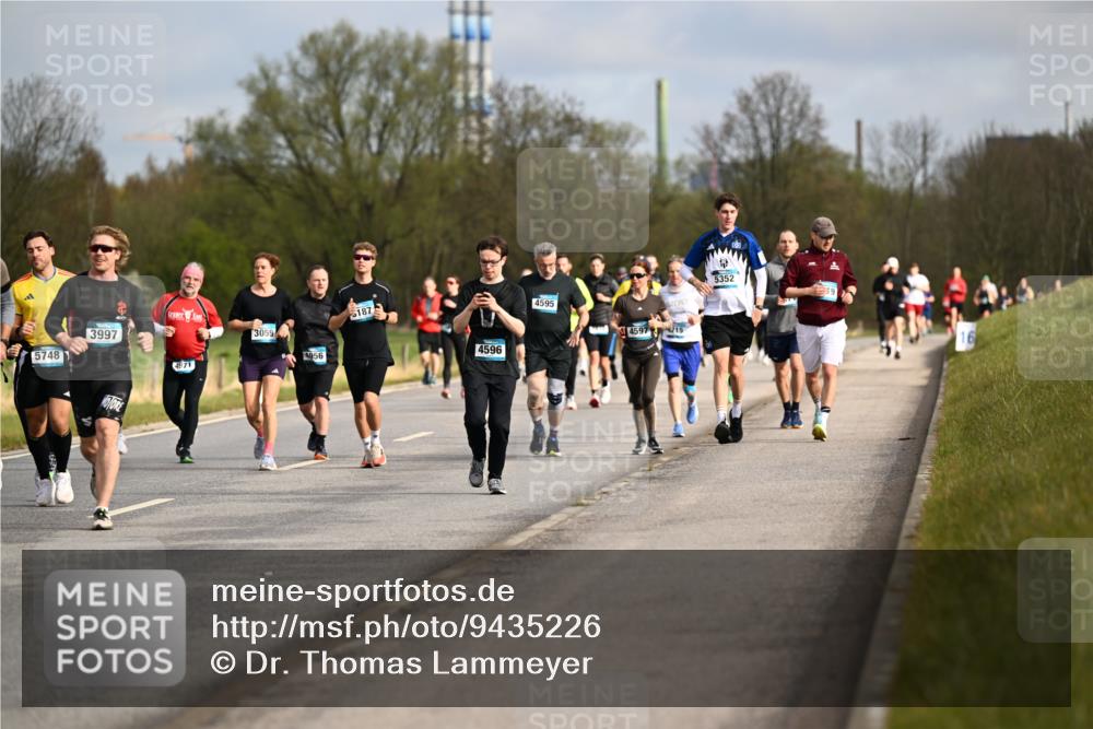 12.04.2026 - 45. Internationalen Wilhelmsburger Insellauf Dr. Thomas Lammeyer http://msf.ph/oto/9435226 12.04.2026 09:23:50 Laufen 5748, 3997, 4971, 3059, 4956, 5187, 4596, 4595, 4597, 215, 5352 meine-sportfotos.de