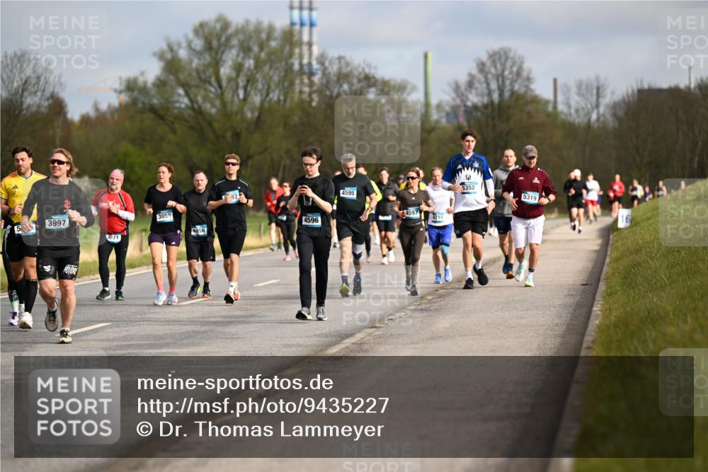 12.04.2026 - 45. Internationalen Wilhelmsburger Insellauf Dr. Thomas Lammeyer http://msf.ph/oto/9435227 12.04.2026 09:23:50 Laufen 3997, 4971, 3059, 4596, 4956, 4595, 4597, 4215, 5352, 5319 meine-sportfotos.de