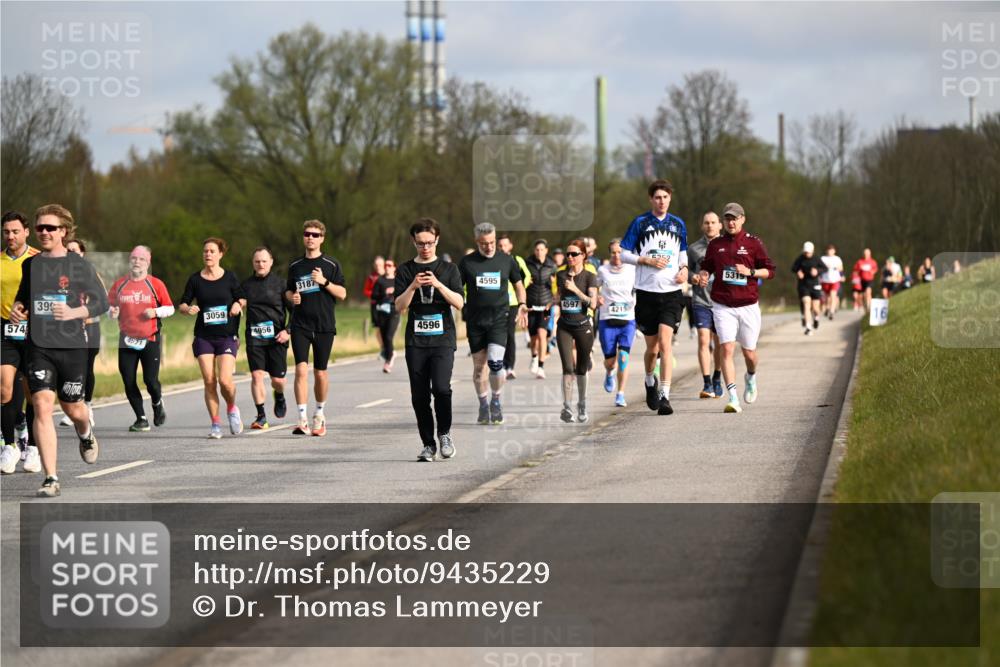 12.04.2026 - 45. Internationalen Wilhelmsburger Insellauf Dr. Thomas Lammeyer http://msf.ph/oto/9435229 12.04.2026 09:23:51 Laufen 574, 399, 4971, 3059, 4956, 3187, 1, 4596, 4595, 4597, 4215, 5252, 5319, 16 meine-sportfotos.de
