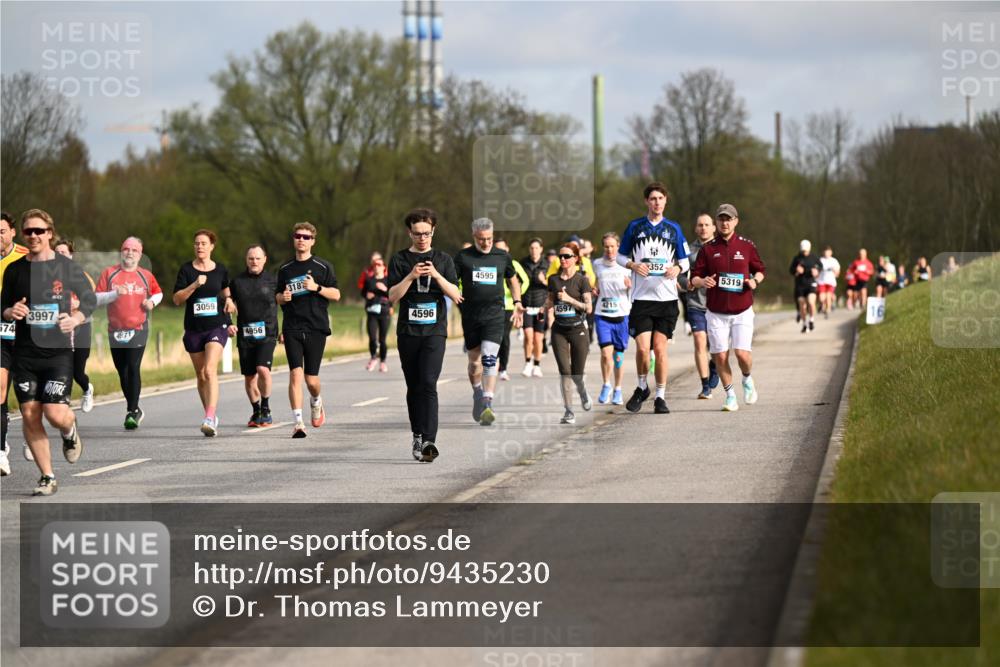 12.04.2026 - 45. Internationalen Wilhelmsburger Insellauf Dr. Thomas Lammeyer http://msf.ph/oto/9435230 12.04.2026 09:23:51 Laufen 3997, 574, 4971, 3059, 4956, 318, 4596, 4595, 4597, 4215, 352, 5319 meine-sportfotos.de