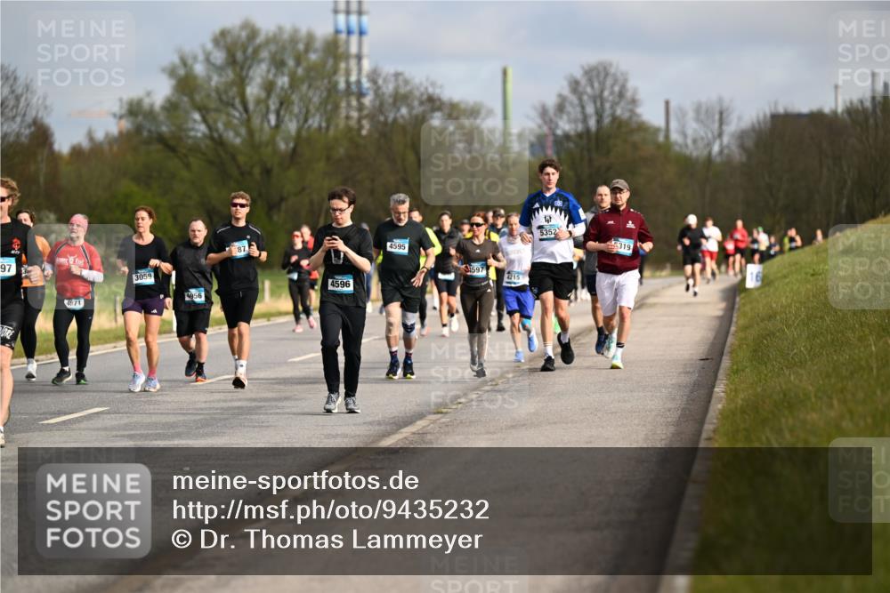 12.04.2026 - 45. Internationalen Wilhelmsburger Insellauf Dr. Thomas Lammeyer http://msf.ph/oto/9435232 12.04.2026 09:23:51 Laufen 97, 4971, 3059, 4956, 87, 4596, 4595, 1597, 4215, 5352, 319 meine-sportfotos.de