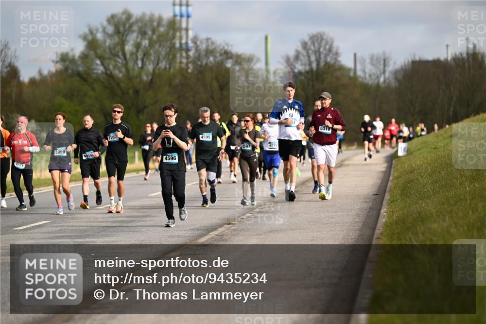 12.04.2026 - 45. Internationalen Wilhelmsburger Insellauf Dr. Thomas Lammeyer http://msf.ph/oto/9435234 12.04.2026 09:23:51 Laufen 4971, 3059, 4956, 3187, 4596, 4595, 4597, 4215, 5319 meine-sportfotos.de