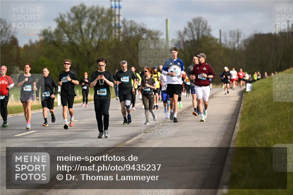 12.04.2026 - 45. Internationalen Wilhelmsburger Insellauf Dr. Thomas Lammeyer http://msf.ph/oto/9435237 12.04.2026 09:23:52 Laufen 971, 3059, 4956, 318, 4596, 4595, 531 meine-sportfotos.de