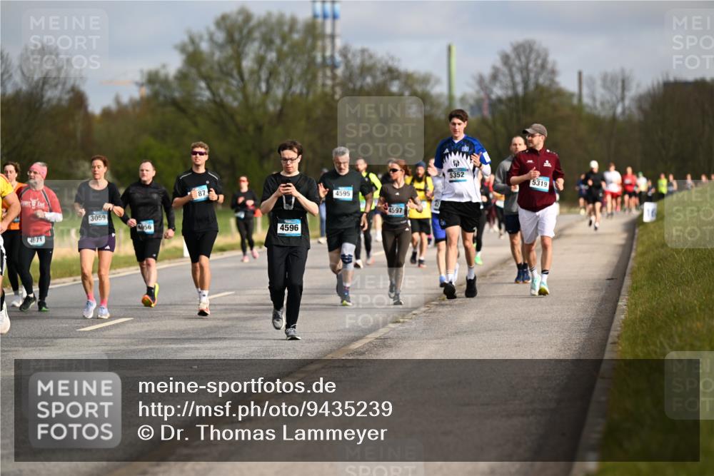 12.04.2026 - 45. Internationalen Wilhelmsburger Insellauf Dr. Thomas Lammeyer http://msf.ph/oto/9435239 12.04.2026 09:23:52 Laufen 4971, 3059, 4956, 87, 4596, 4595, 4597, 5352, 5319 meine-sportfotos.de