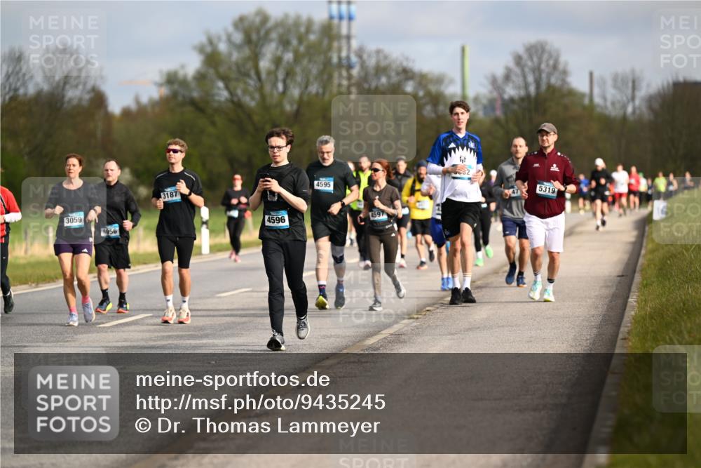 12.04.2026 - 45. Internationalen Wilhelmsburger Insellauf Dr. Thomas Lammeyer http://msf.ph/oto/9435245 12.04.2026 09:23:53 Laufen 3059, 4956, 3187, 12, 4596, 4595, 4597, 5319 meine-sportfotos.de
