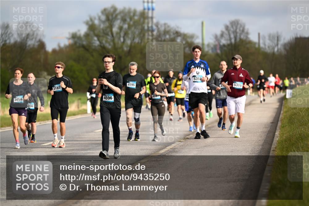12.04.2026 - 45. Internationalen Wilhelmsburger Insellauf Dr. Thomas Lammeyer http://msf.ph/oto/9435250 12.04.2026 09:23:54 Laufen 3059, 1956, 3187, 4596, 4595, 4597, 5352, 5319 meine-sportfotos.de