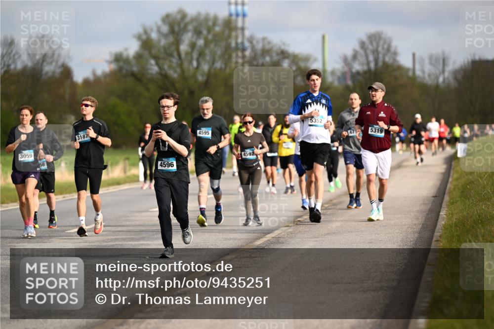 12.04.2026 - 45. Internationalen Wilhelmsburger Insellauf Dr. Thomas Lammeyer http://msf.ph/oto/9435251 12.04.2026 09:23:54 Laufen 3059, 56, 3187, 4596, 4595, 4597, 5352, 47, 5319 meine-sportfotos.de
