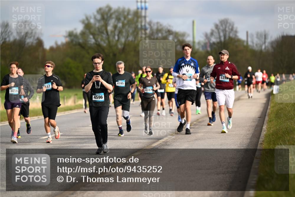 12.04.2026 - 45. Internationalen Wilhelmsburger Insellauf Dr. Thomas Lammeyer http://msf.ph/oto/9435252 12.04.2026 09:23:54 Laufen 3059, 187, 4596, 4595, 4597, 52, 5319 meine-sportfotos.de