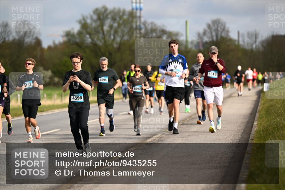 12.04.2026 - 45. Internationalen Wilhelmsburger Insellauf Dr. Thomas Lammeyer http://msf.ph/oto/9435255 12.04.2026 09:23:55 Laufen 3187, 4596, 4595, 4597, 5319, 52 meine-sportfotos.de