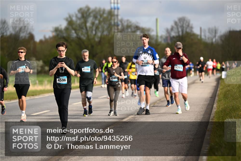 12.04.2026 - 45. Internationalen Wilhelmsburger Insellauf Dr. Thomas Lammeyer http://msf.ph/oto/9435256 12.04.2026 09:23:55 Laufen 410, 87, 4596, 4595, 4597, 5352, 5319 meine-sportfotos.de