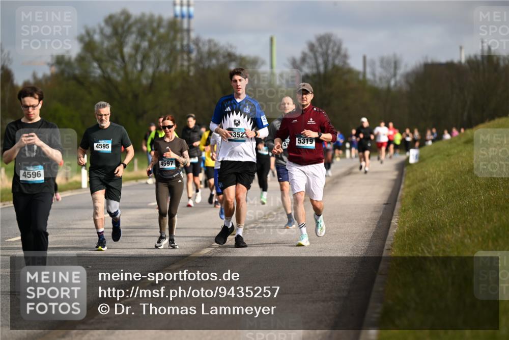 12.04.2026 - 45. Internationalen Wilhelmsburger Insellauf Dr. Thomas Lammeyer http://msf.ph/oto/9435257 12.04.2026 09:23:56 Laufen 4596, 4595, 4597, 5352, 5319 meine-sportfotos.de