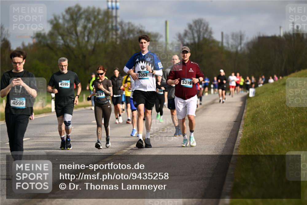 12.04.2026 - 45. Internationalen Wilhelmsburger Insellauf Dr. Thomas Lammeyer http://msf.ph/oto/9435258 12.04.2026 09:23:56 Laufen 4596, 4595, 4597, 5352, 5319 meine-sportfotos.de
