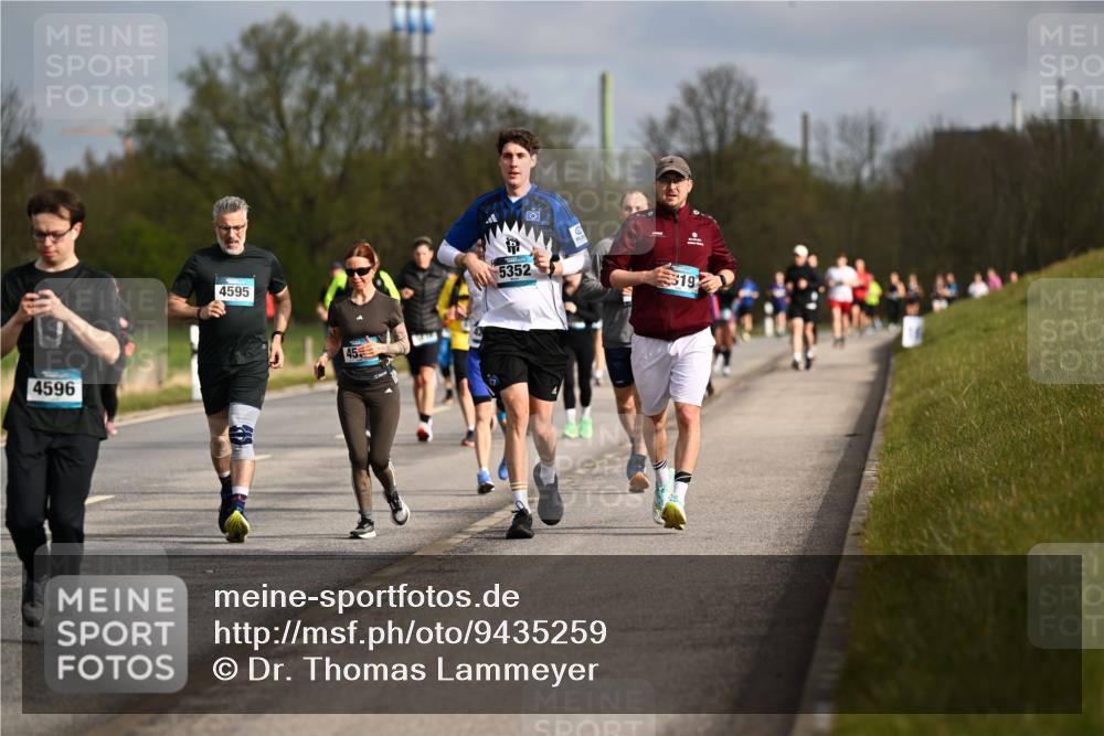 12.04.2026 - 45. Internationalen Wilhelmsburger Insellauf Dr. Thomas Lammeyer http://msf.ph/oto/9435259 12.04.2026 09:23:56 Laufen 4596, 4595, 45, 5352, 19 meine-sportfotos.de