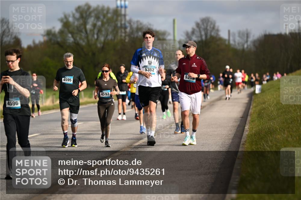 12.04.2026 - 45. Internationalen Wilhelmsburger Insellauf Dr. Thomas Lammeyer http://msf.ph/oto/9435261 12.04.2026 09:23:56 Laufen 4596, 4595, 4597, 5352, 5319 meine-sportfotos.de
