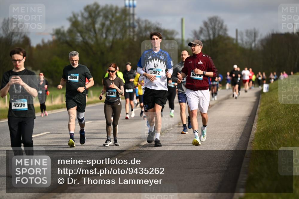 12.04.2026 - 45. Internationalen Wilhelmsburger Insellauf Dr. Thomas Lammeyer http://msf.ph/oto/9435262 12.04.2026 09:23:56 Laufen 4596, 4595, 4597, 5352, 5319 meine-sportfotos.de