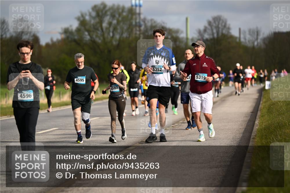 12.04.2026 - 45. Internationalen Wilhelmsburger Insellauf Dr. Thomas Lammeyer http://msf.ph/oto/9435263 12.04.2026 09:23:57 Laufen 4596, 4595, 4597, 5352, 5319 meine-sportfotos.de