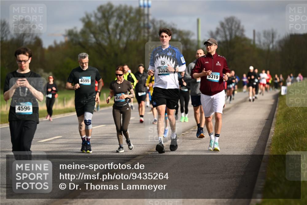 12.04.2026 - 45. Internationalen Wilhelmsburger Insellauf Dr. Thomas Lammeyer http://msf.ph/oto/9435264 12.04.2026 09:23:57 Laufen 4596, 4595, 459, 5352, 5319 meine-sportfotos.de