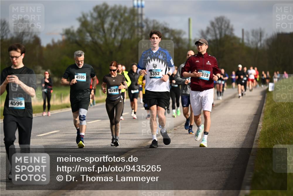 12.04.2026 - 45. Internationalen Wilhelmsburger Insellauf Dr. Thomas Lammeyer http://msf.ph/oto/9435265 12.04.2026 09:23:57 Laufen 4596, 4595, 4597, 5352, 319 meine-sportfotos.de