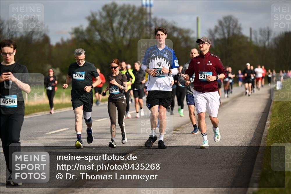 12.04.2026 - 45. Internationalen Wilhelmsburger Insellauf Dr. Thomas Lammeyer http://msf.ph/oto/9435268 12.04.2026 09:23:57 Laufen 4596, 4595, 4597, 352, 531 meine-sportfotos.de